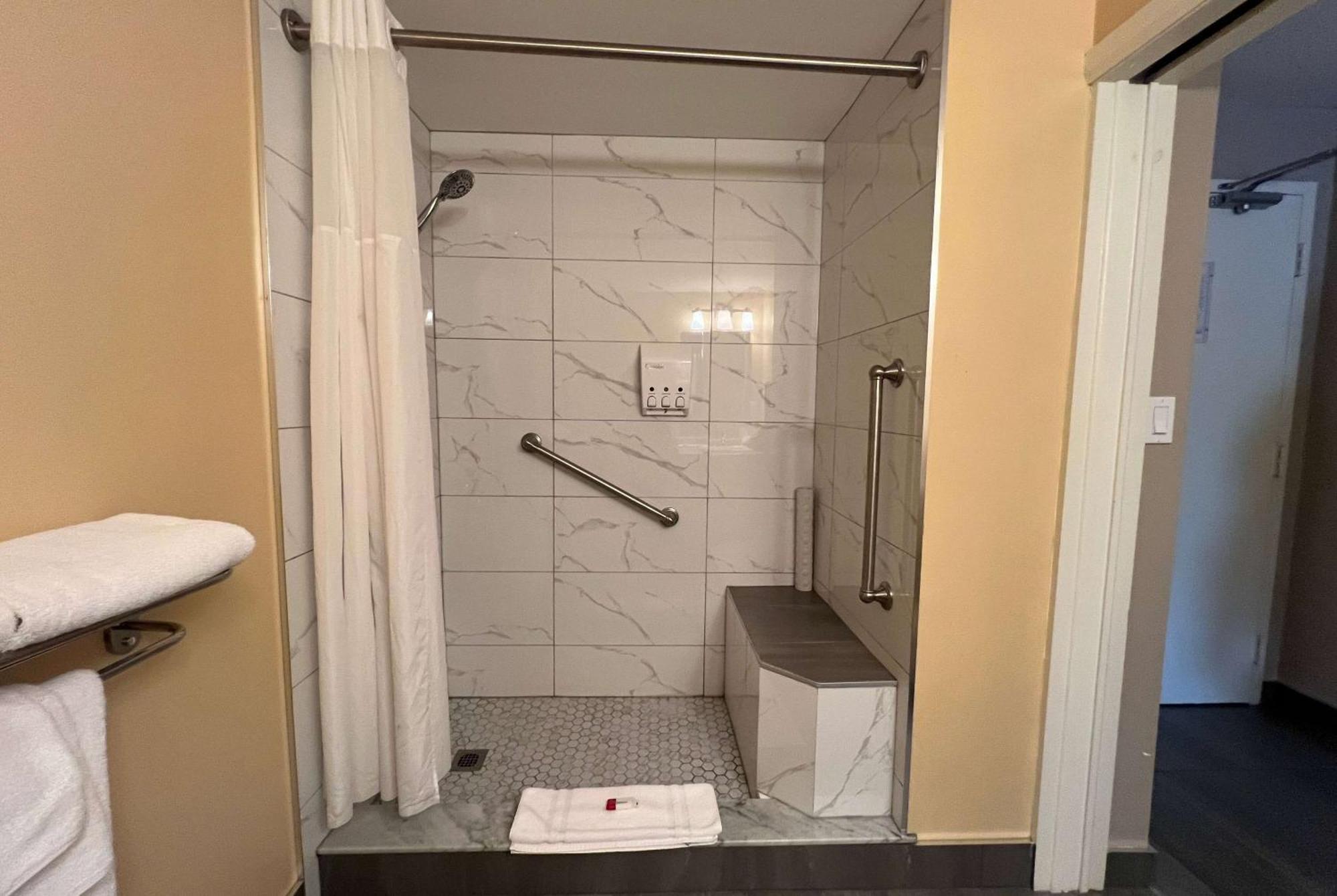 Ramada By Wyndham London Hotel Eksteriør billede